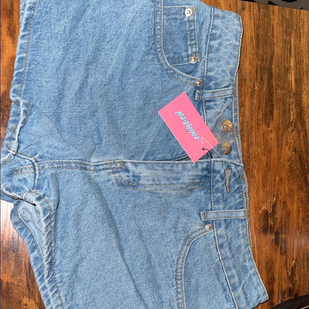 Edikted Bow & Heart jean shorts
